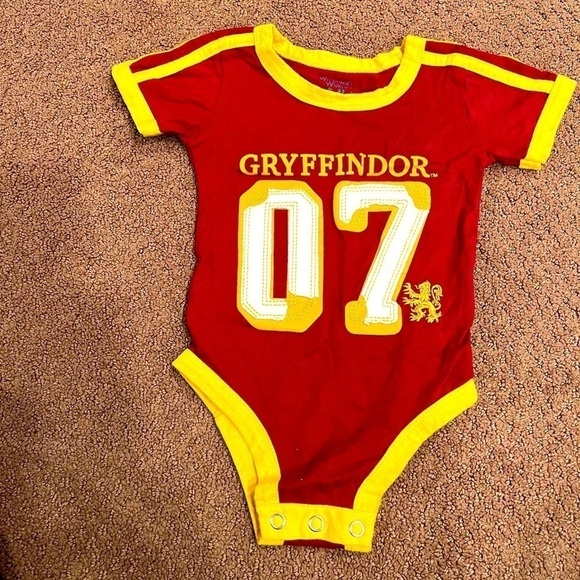 Harry Potter Gryffindor 6 Months Short Sleeve Onesie - Picture 1 of 3
